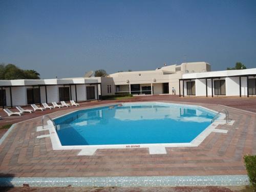 Отель Pearl Beach Hotel 3*, Умм Аль Кувейн - фото 3