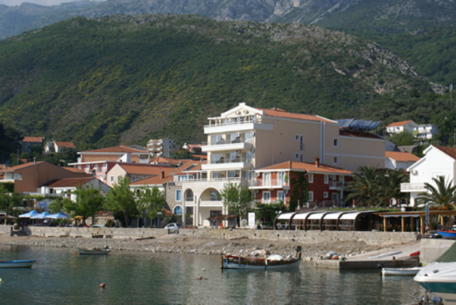 Отель Obala Hotel 3*, Рафаиловичи - фото 1
