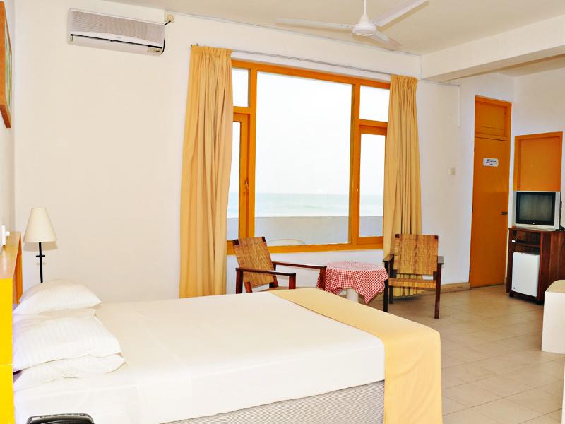 Отель Hikkaduwa Beach Hotel 2*, Хиккадува - фото 5