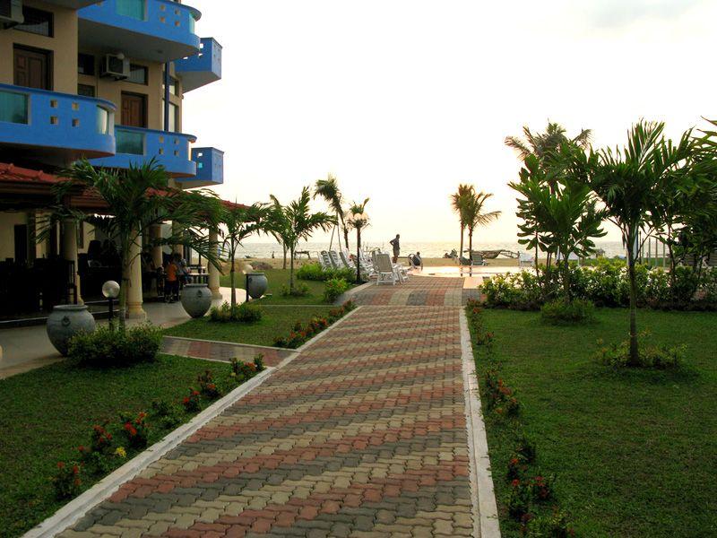 Rani Beach Resort 2* - смотреть фото 5 Отель Rani Beach Resort 2*, Негомбо - фото 5