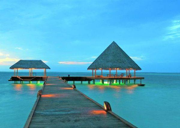 Vilu Reef Beach & Spa Resort 4* - смотреть фото 1 Отель Vilu Reef Beach & Spa Resort 4*, Мале - фото 1