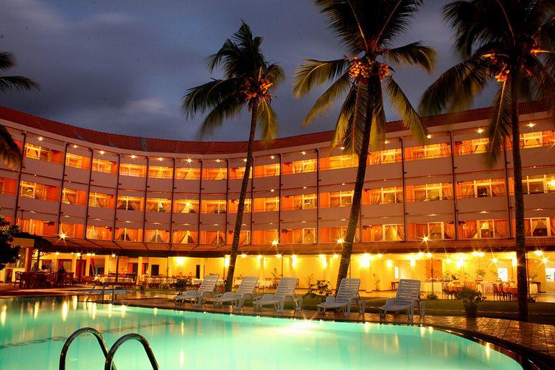 Paradise Beach Hotel 3* - смотреть фото 1 Отель Paradise Beach Hotel 3*, Негомбо - фото 1